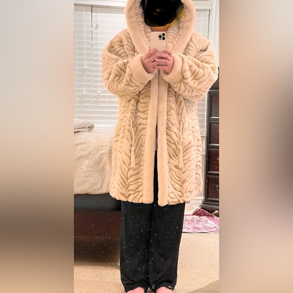 Faux fur coat - Picture 7 of 7